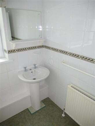 BATHROOM VIEW 2