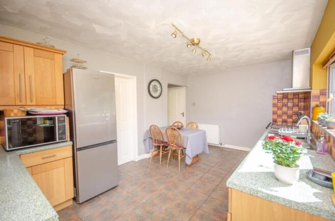 Kitchen-breakfast room pic 2.jpg