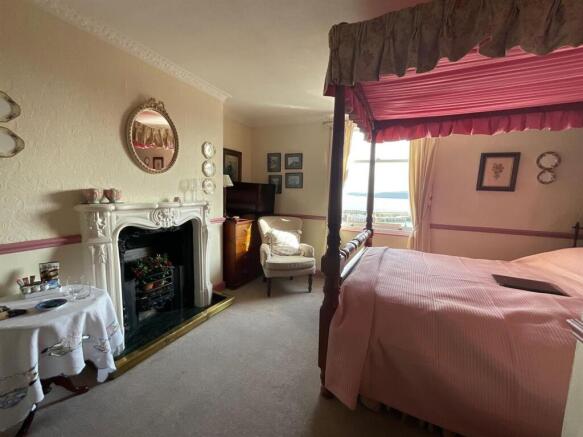 7 bed House for sale Image 7