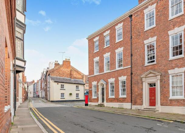 3-bed flat on King Street, Chester, £425,000