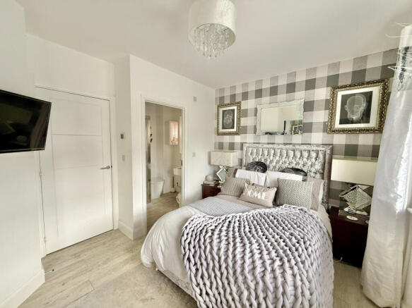 4 bed Detached for sale Image 9