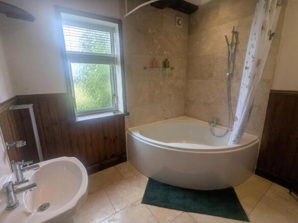 6 bed Semi-Detached to rent Image 4