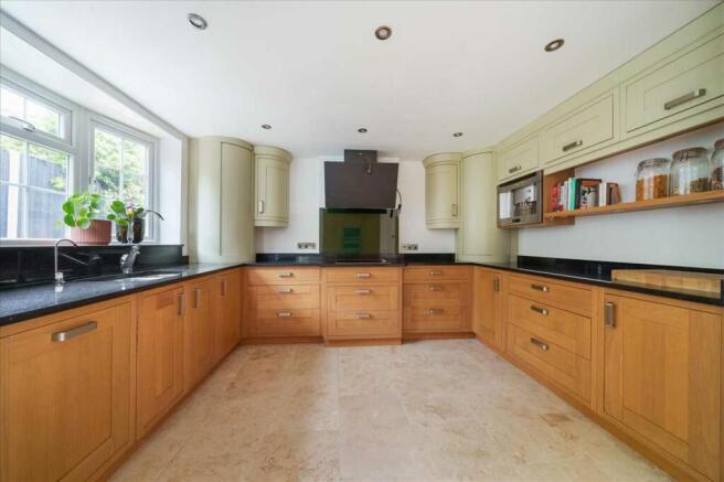 KITCHEN / DINING
