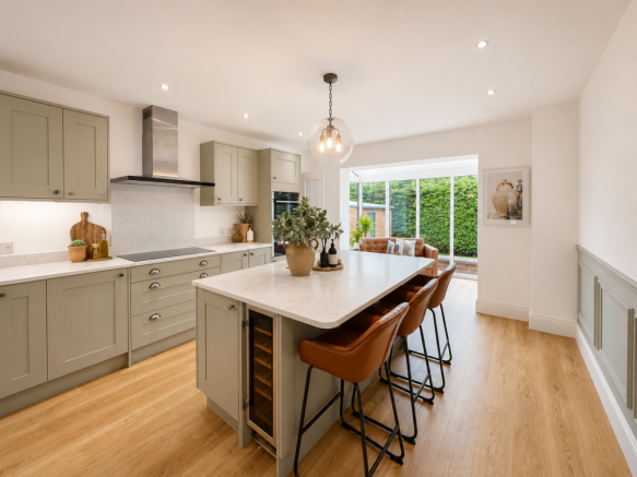 5 bed Detached for sale Image 6