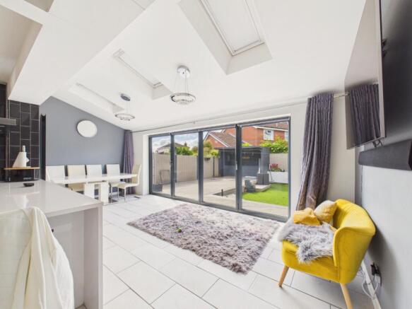 4 bed Semi-Detached for sale Image 10