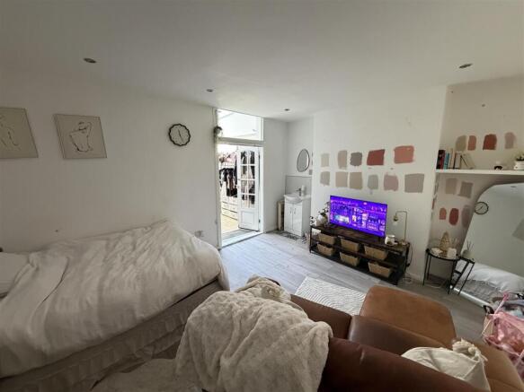 5 bed Not Specified for sale Image 4