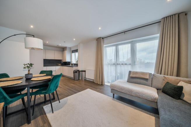 1374342-11-690893...