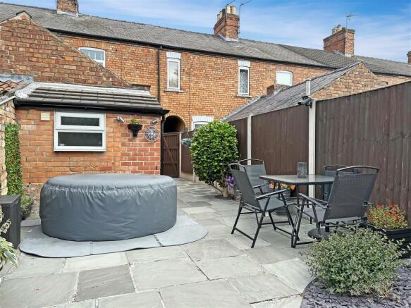 Paved Seating/ Entertainment Area 951