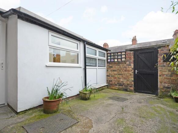 3 bed Terraced to rent Image 7
