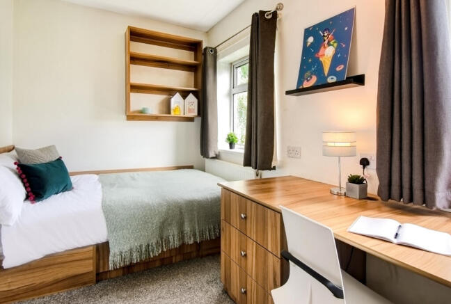 4 bed House to rent Image 10