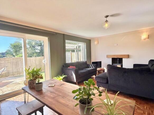 LOUNGE/DINING ROOM