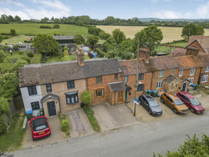 Lawn Hill, Edgcott, HP18