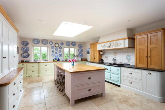 4 bed Detached for sale Image 6