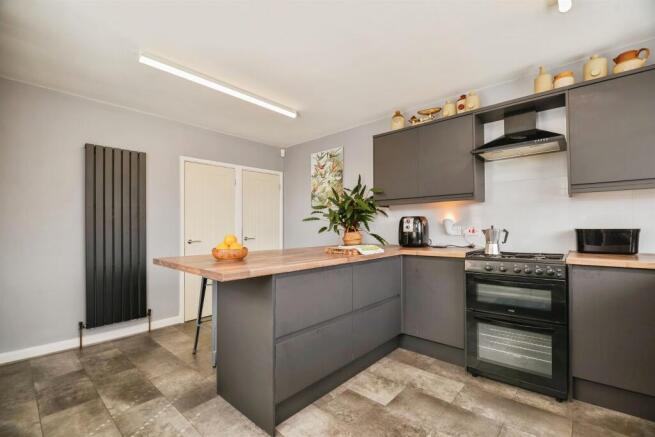 3 bed Semi-Detached for sale Image 8