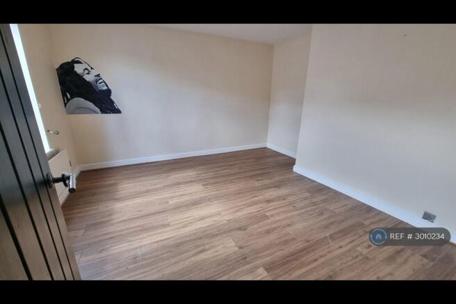3 bed Semi-Detached to rent Image 12