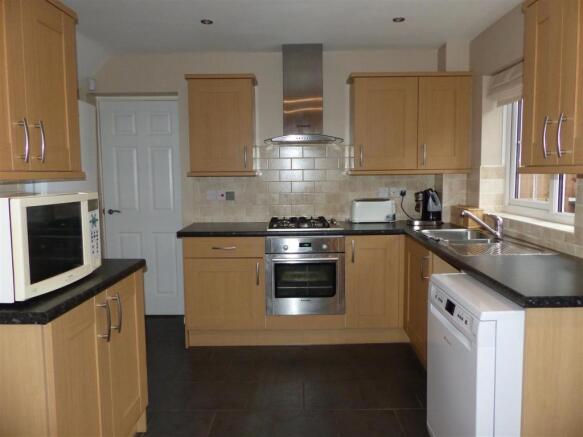 KITCHEN 1.JPG