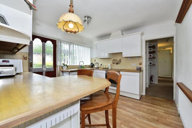 3 bed Detached Bungalow for sale Image 5