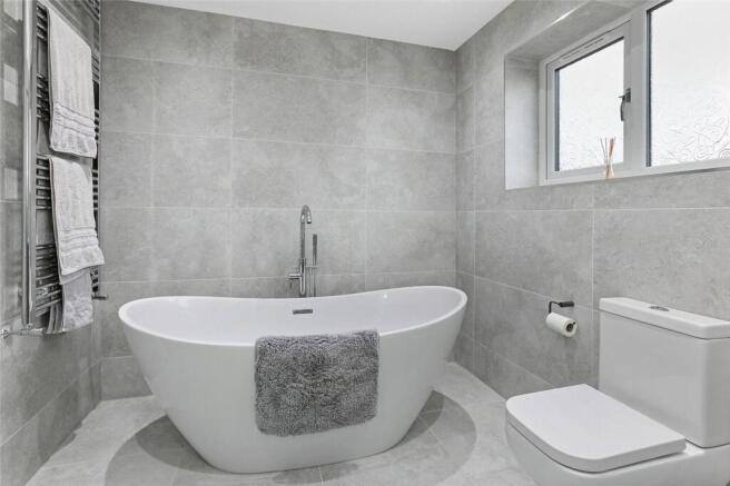 4 bed Semi-Detached for sale Image 4