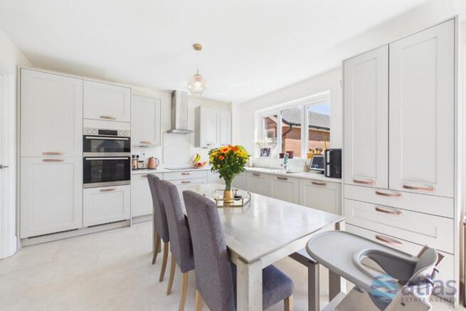 Kitchen/Lounge/Dining Area