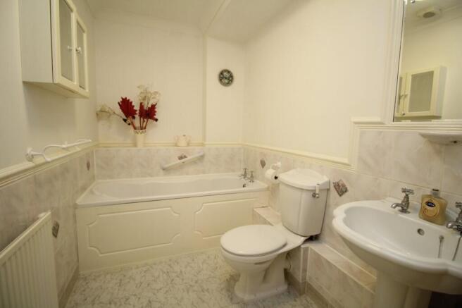 3 bed Apartment for sale Image 10