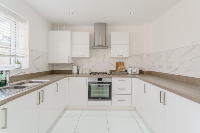 4 bed Detached for sale Image 6