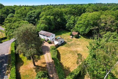 Eriswell Road, Burwood Park, KT12
