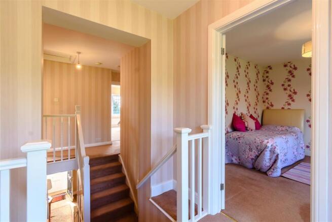 8439245-interior21.jpg