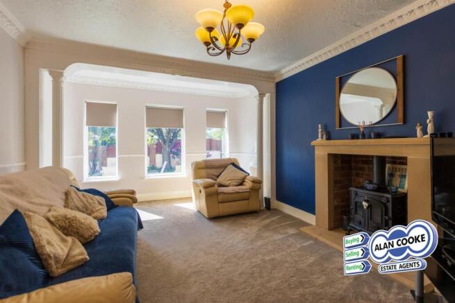 5 bed Detached for sale Image 7