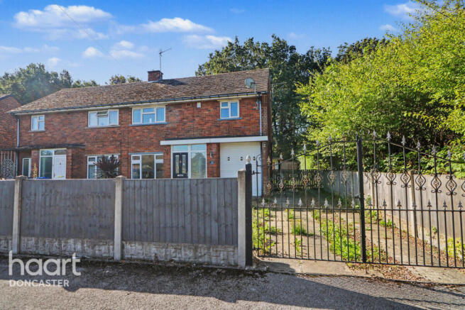 3-bed semi-detached on Newbolt Road, Balby, Doncaster, £150,000