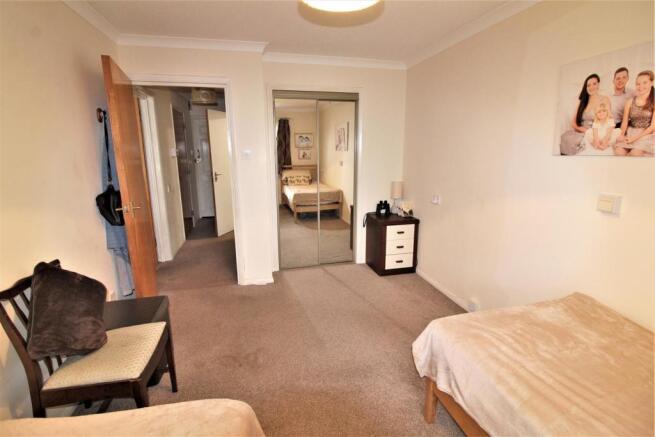 DOUBLE BEDROOM