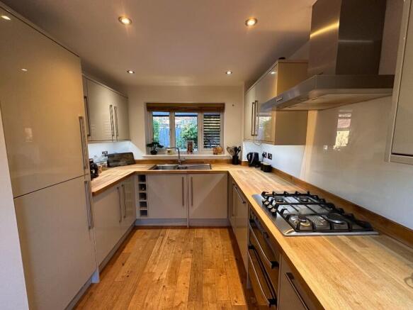 Pewsey Vale, Bracknell, Berkshire, RG12 photo 4