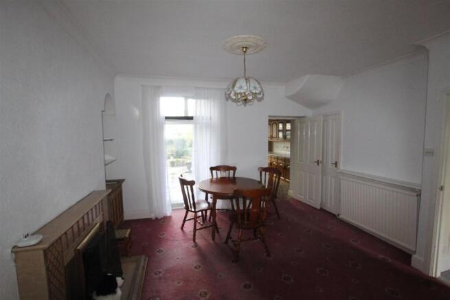 living room 2nd.JPG