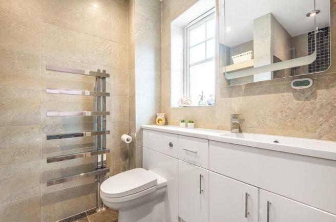 Ensuite to Bed 1