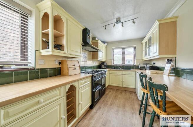 4 bed Detached for sale Image 5