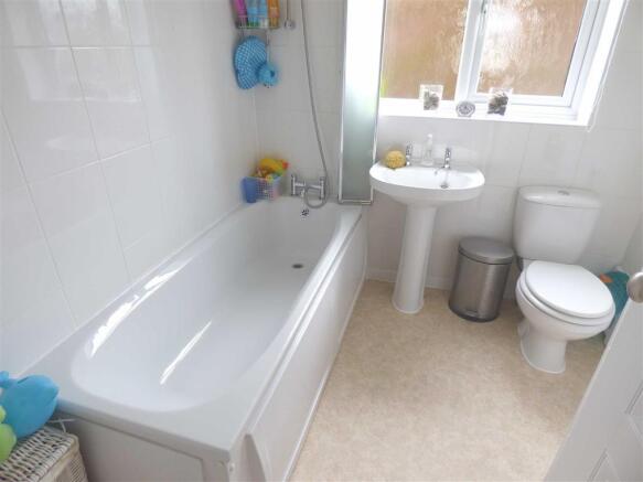 FAMILY BATHROOM