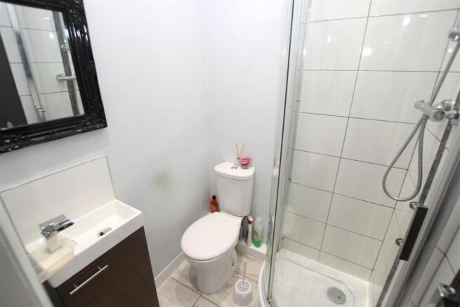 6 bed House to rent Image 6