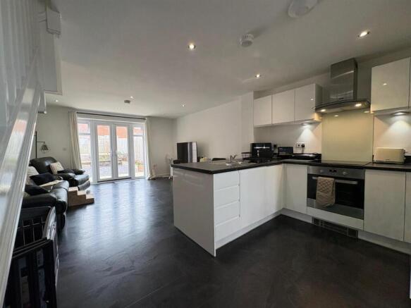 2 bed Semi-Detached for sale Image 5