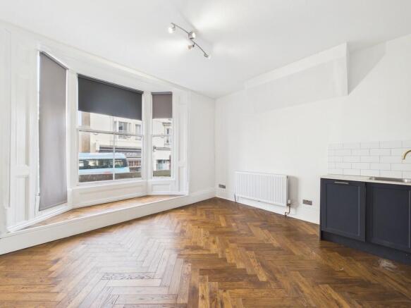 CAM04693G0-PR0090...