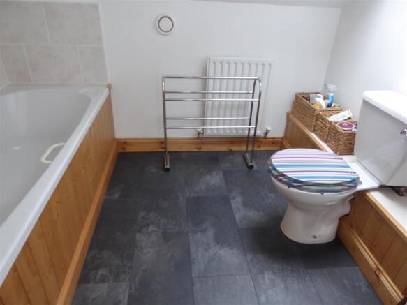 BATHROOM/WC