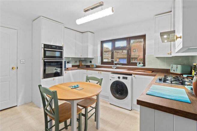 Sycamore Drive, Hailsham, East Sussex, BN27 photo 2