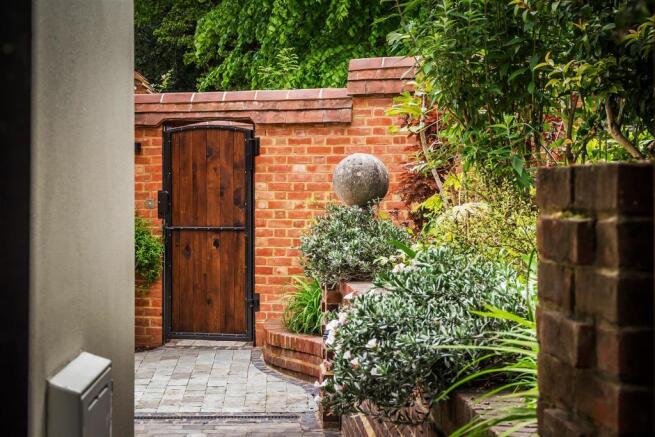 house. partnership Kingston-upon-Thames