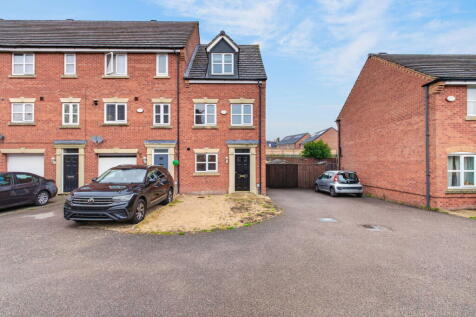 Frost Close, Desborough, NN14 2GN