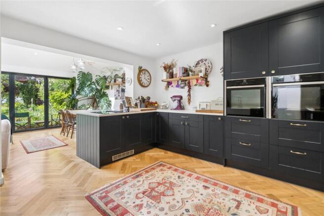 Kitchen/B'fast Room