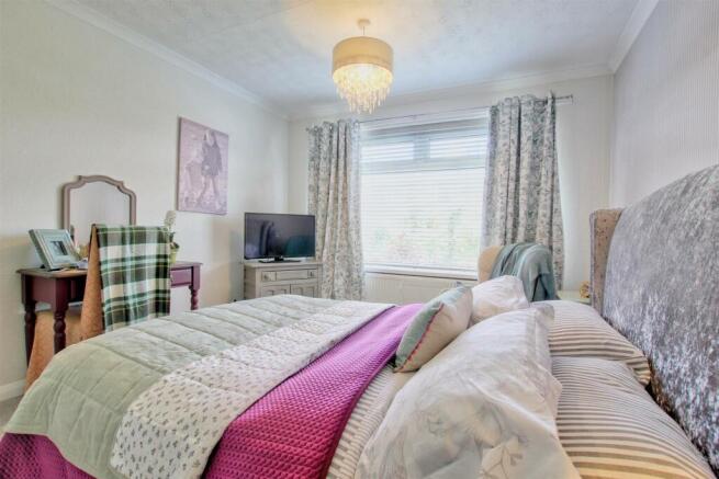 BEDROOM 1 (FRONT)