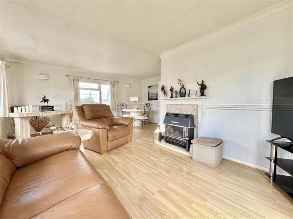2 bed Park Home for sale Image 5
