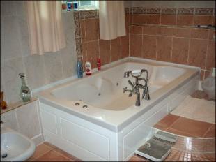 Spa / Jacuzzi Bath