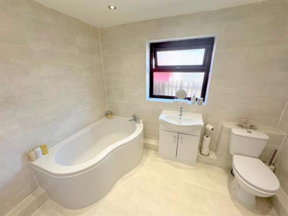 Bathroom a.jpg
