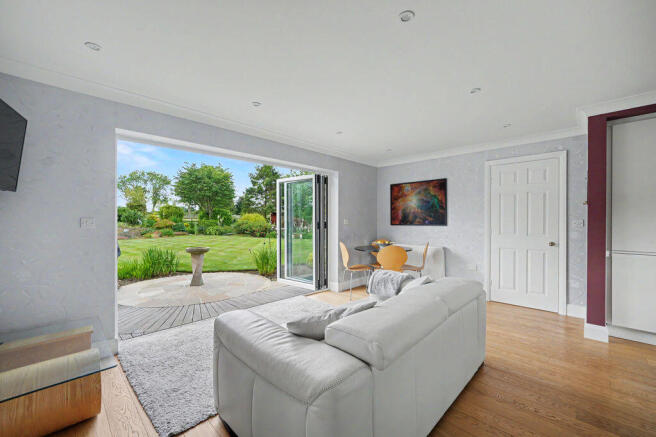 4 bed Detached for sale Image 9