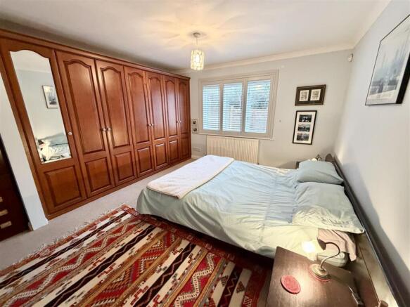 4 bed Detached Bungalow for sale Image 7