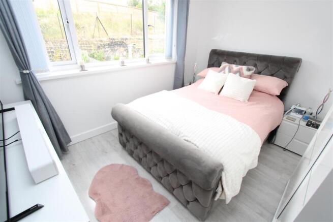 3 bed Semi-Detached for sale Image 11